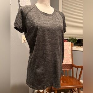 lululemon athletica Charcoal Striped Short Sleeve Swiftly Tech Tee sz 12